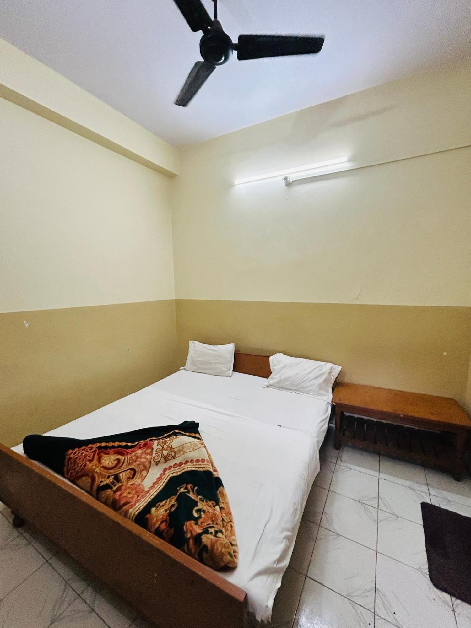 Satsang Lodge Варанаси Екстериор снимка
