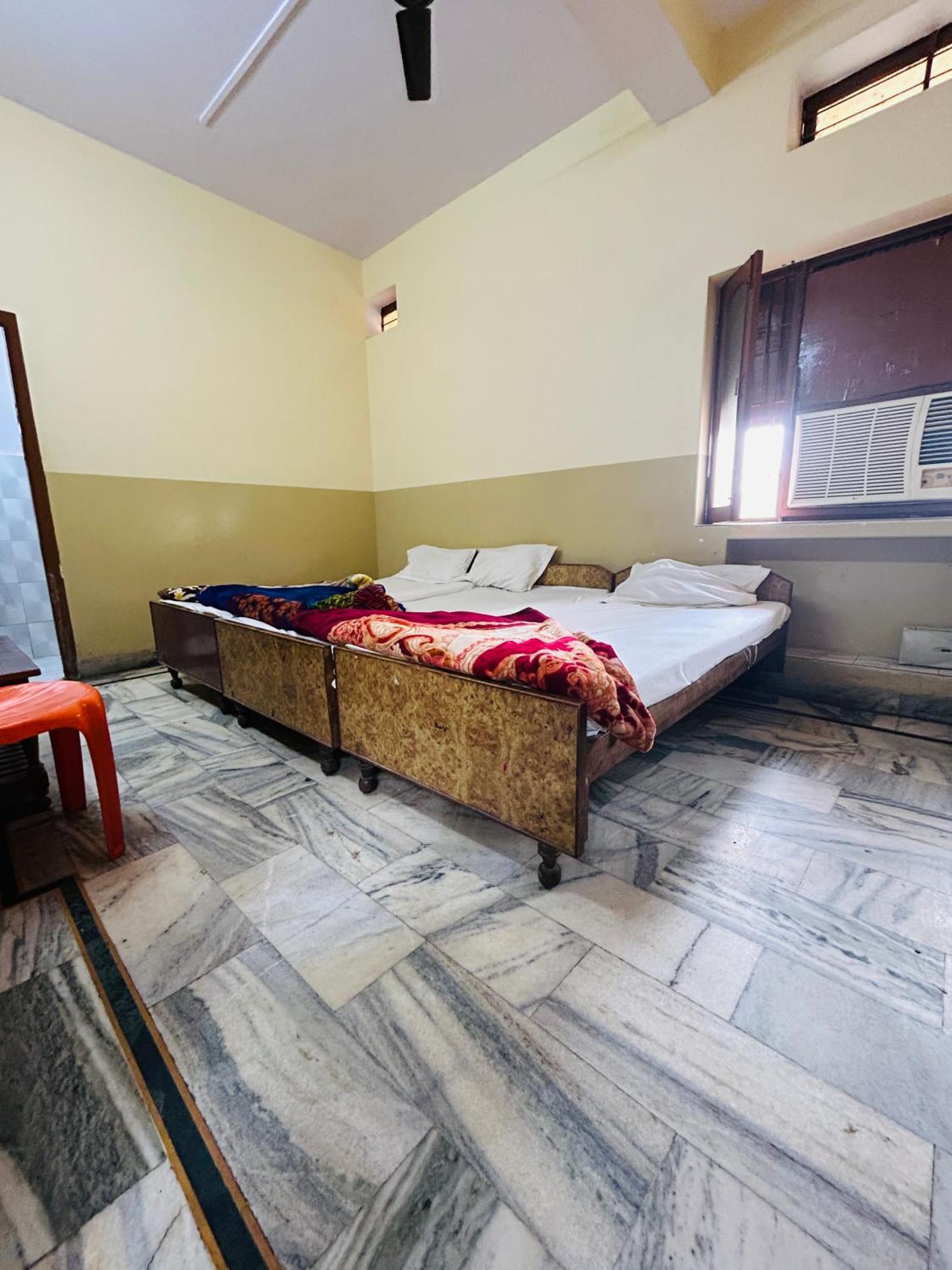Satsang Lodge Варанаси Екстериор снимка