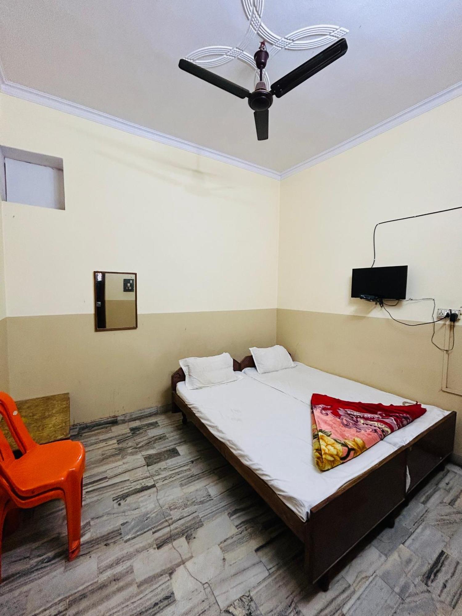 Satsang Lodge Варанаси Екстериор снимка